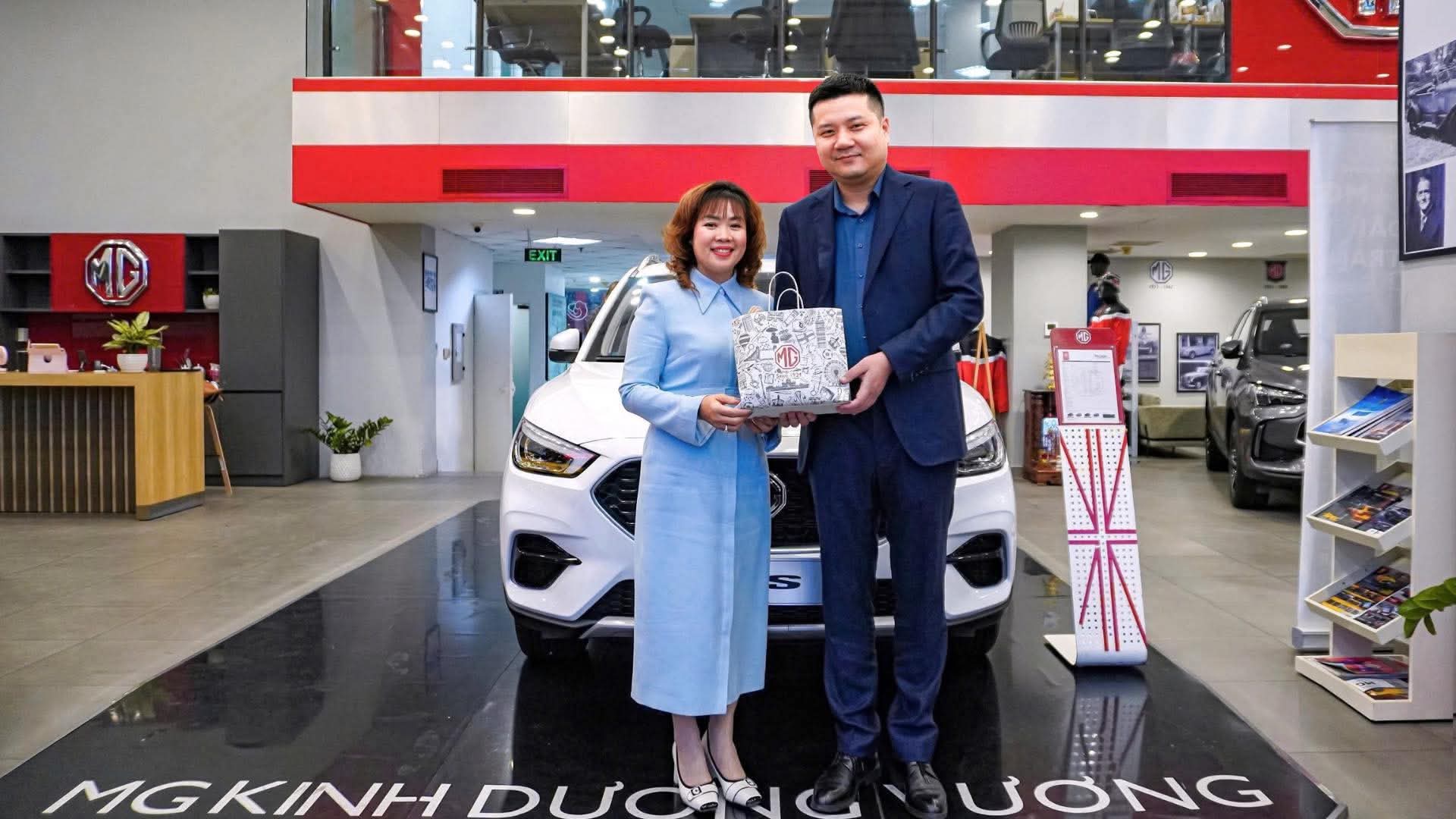 Ông Tang Donghui (phải) đảm nhiệm vị trí Tân Tổng Giám đốc SAIC Motor Việt Nam từ 5/2026